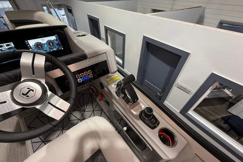 Slide: The Image of Harris Grand Mariner 250 2026 - 19