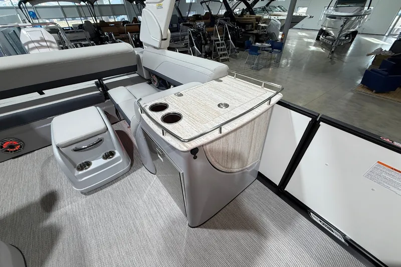 Slide: The Image of Harris Grand Mariner 250 2026 - 20