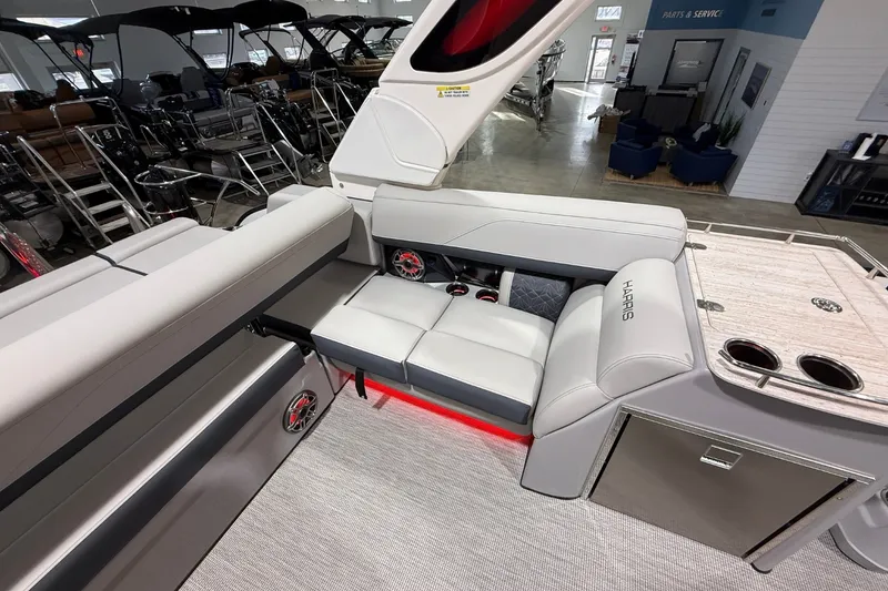 Slide: The Image of Harris Grand Mariner 250 2026 - 22