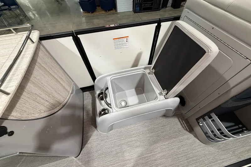 Slide: The Image of Harris Grand Mariner 250 2026 - 26