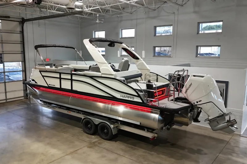 Slide: The Image of Harris Grand Mariner 250 2026 - 3