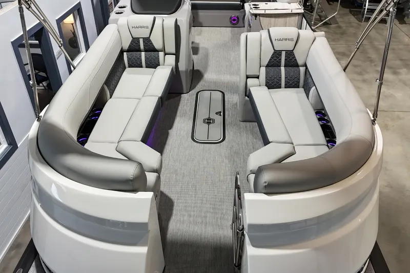 Slide: The Image of Harris Grand Mariner 250 2026 - 30