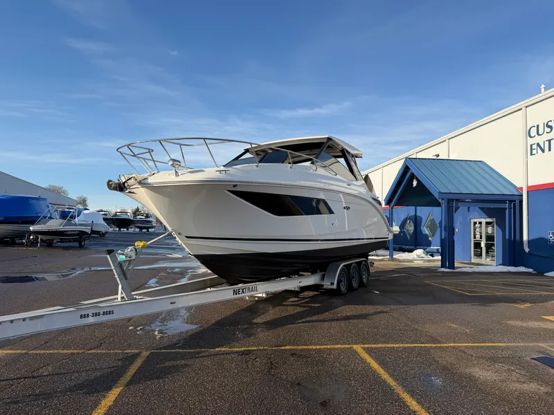 Slide: The Image of Sea Ray 320 SUNDANCER 2019 - 2