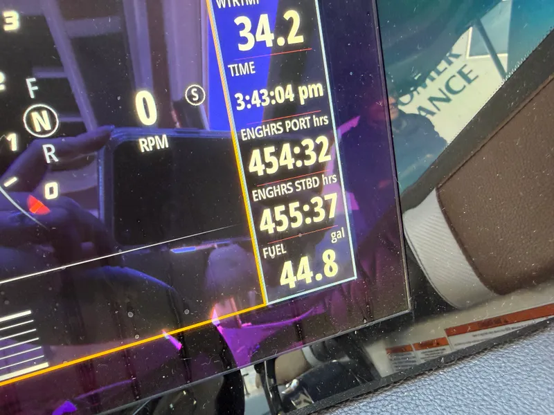 Slide: The Image of Sea Ray 320 SUNDANCER 2019 - 20