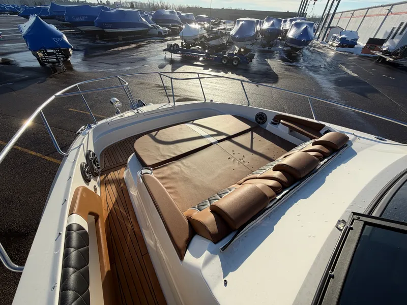 Slide: The Image of Sea Ray 320 SUNDANCER 2019 - 21