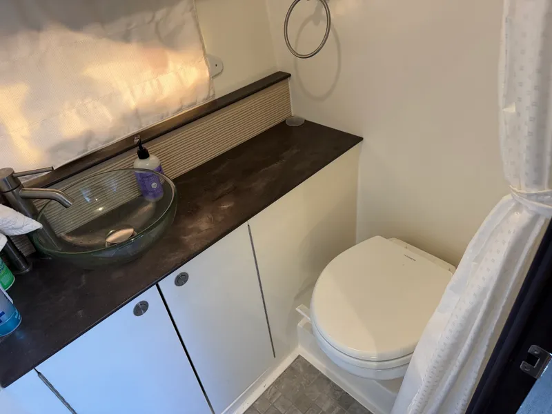 Slide: The Image of Sea Ray 320 SUNDANCER 2019 - 27