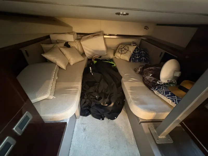 Slide: The Image of Sea Ray 320 SUNDANCER 2019 - 30