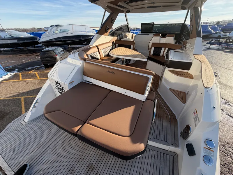 Slide: The Image of Sea Ray 320 SUNDANCER 2019 - 5