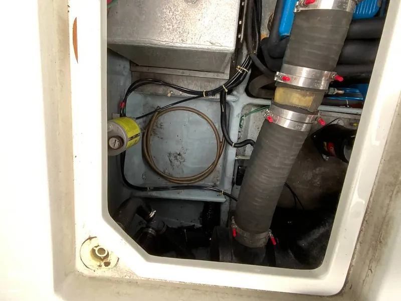 Slide: The Image of Carver 330 Mariner 1995 - 14979446