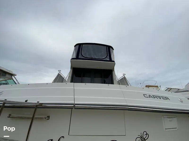 Slide: The Image of Carver Yachts 330 Mariner 1995 - 14979487