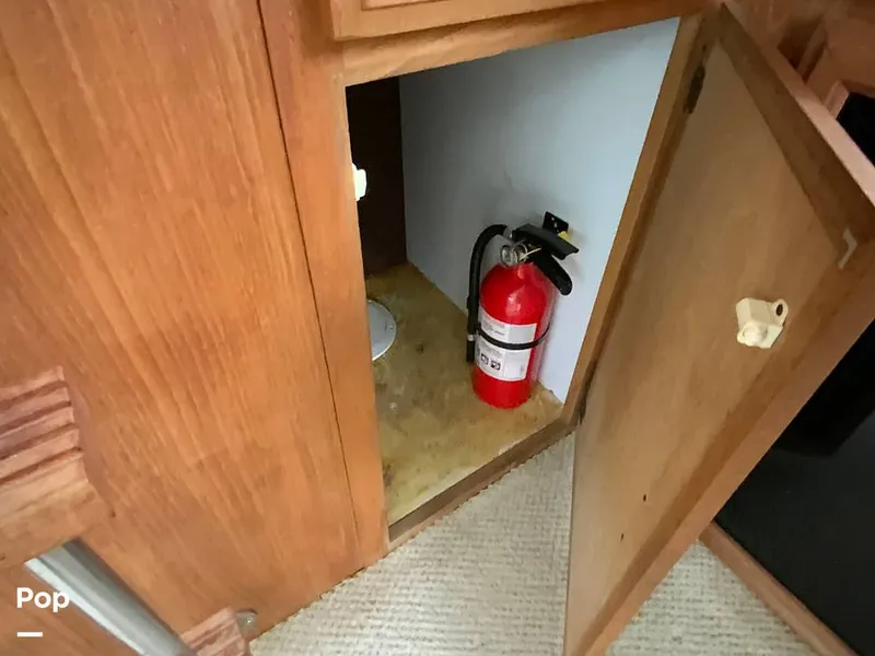 Slide: The Image of Carver Yachts 330 Mariner 1995 - 14979376