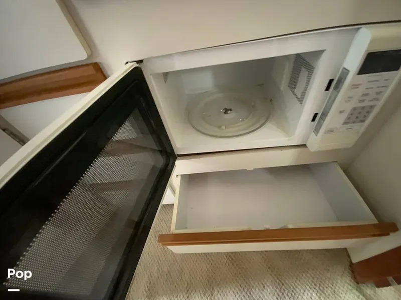 Slide: The Image of Carver Yachts 330 Mariner 1995 - 14979409