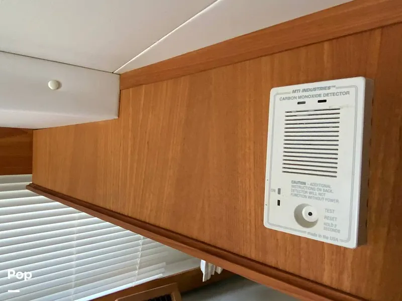 Slide: The Image of Carver Yachts 330 Mariner 1995 - 14979422