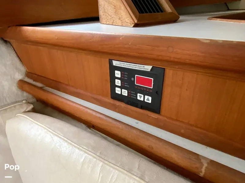 Slide: The Image of Carver Yachts 330 Mariner 1995 - 14979423