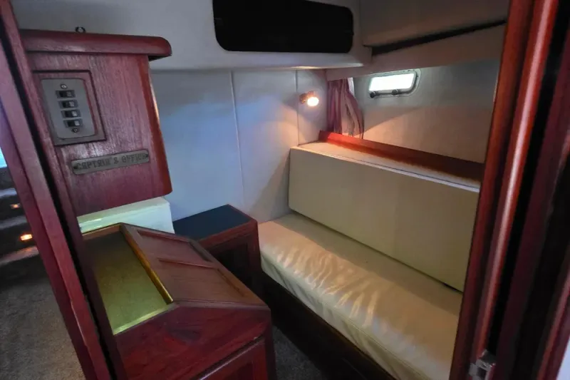 Slide: The Image of Bayliner 4550 Motoryacht 1987 - 33