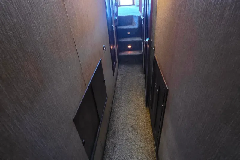 Slide: The Image of Bayliner 4550 Motoryacht 1987 - 42