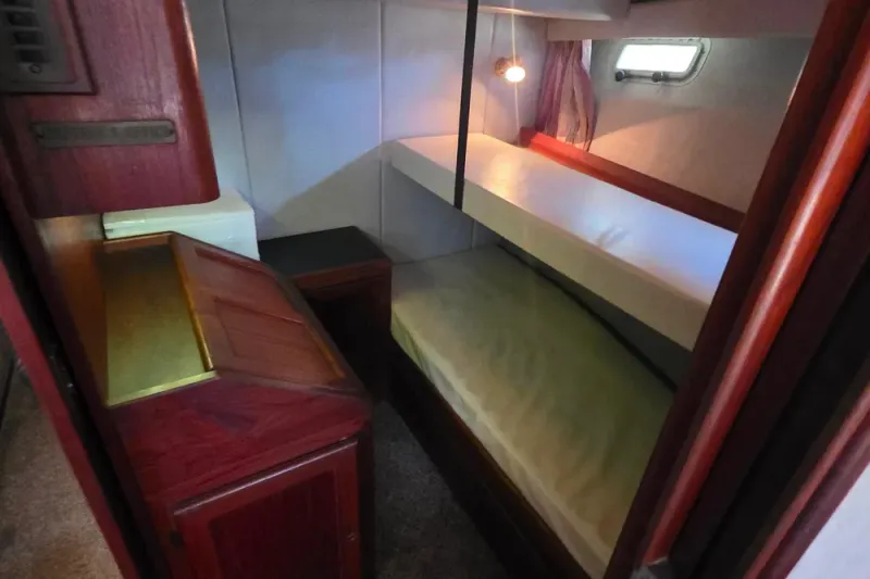 Slide: The Image of Bayliner 4550 Motoryacht 1987 - 37