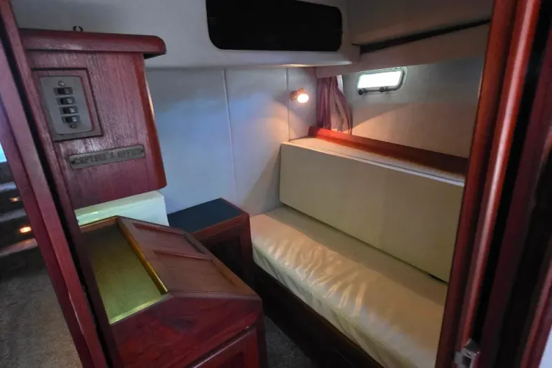 Slide: The Image of Bayliner 4550 Motoryacht 1987 - 33