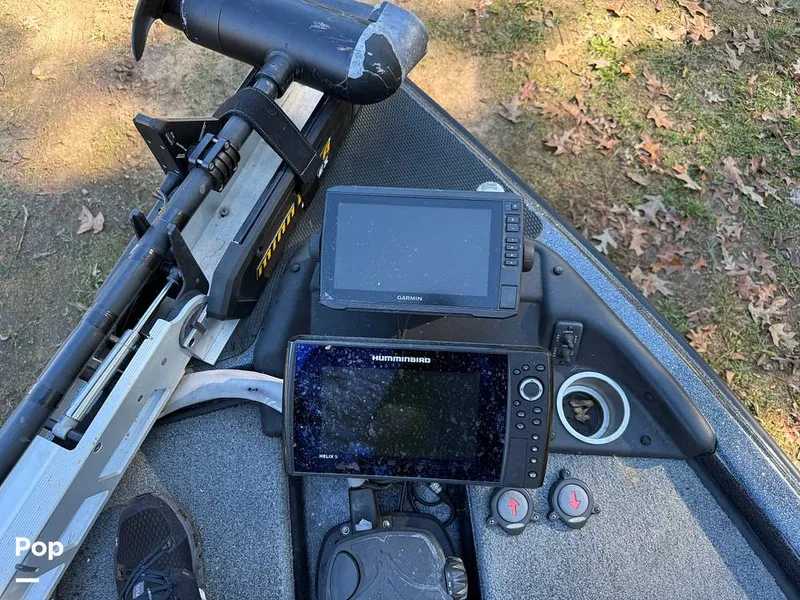 Slide: The Image of Phoenix Bass Boat 721 Pro XP 2019 - 14921802