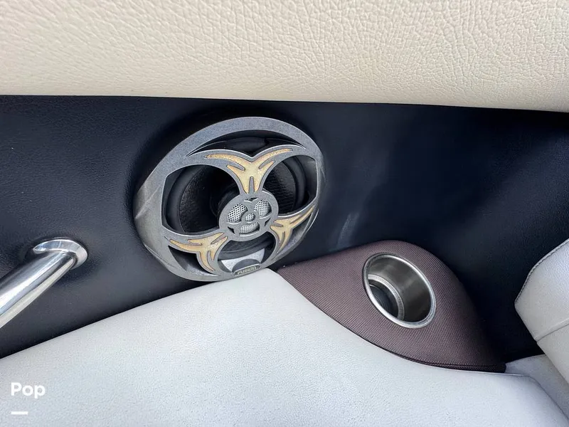 Slide: The Image of Regal 2100 Bowrider 2015 - 14916702