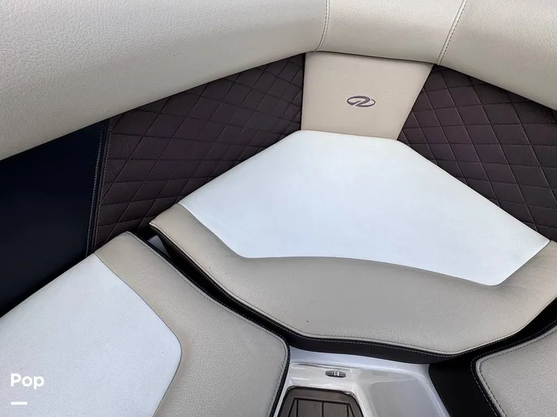 Slide: The Image of Regal 2100 Bowrider 2015 - 14916706