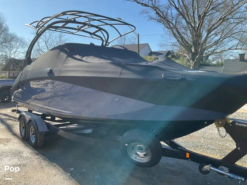 Slide: The Image of Yamaha E-Series 242 Limited 2018 - 15083569