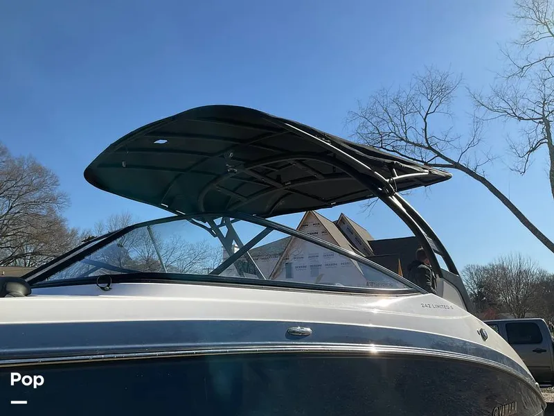 Slide: The Image of Yamaha E-Series 242 Limited 2018 - 15083507