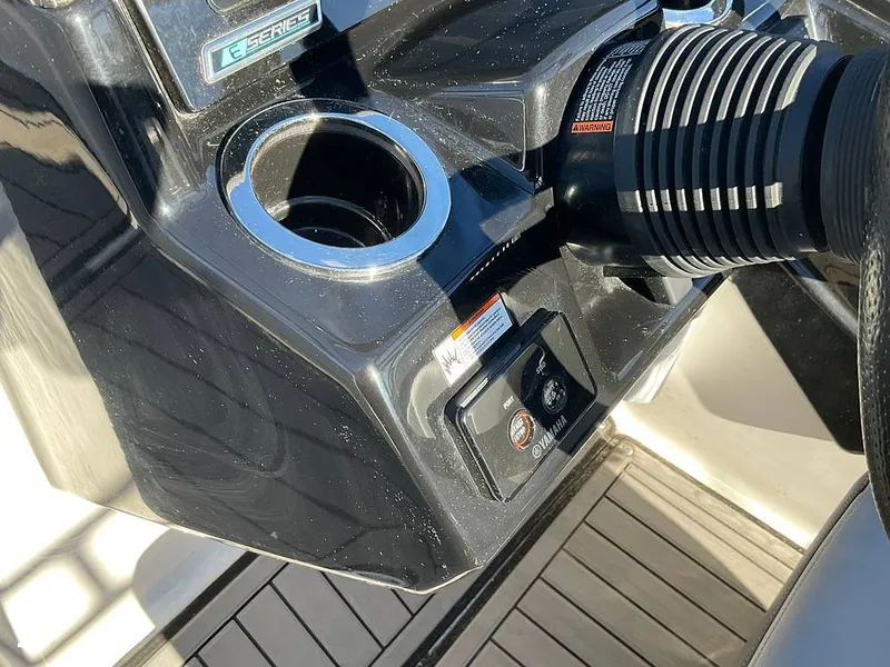 Slide: The Image of Yamaha E-Series 242 Limited 2018 - 15083510