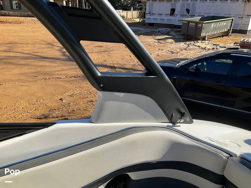 Slide: The Image of Yamaha E-Series 242 Limited 2018 - 15083512