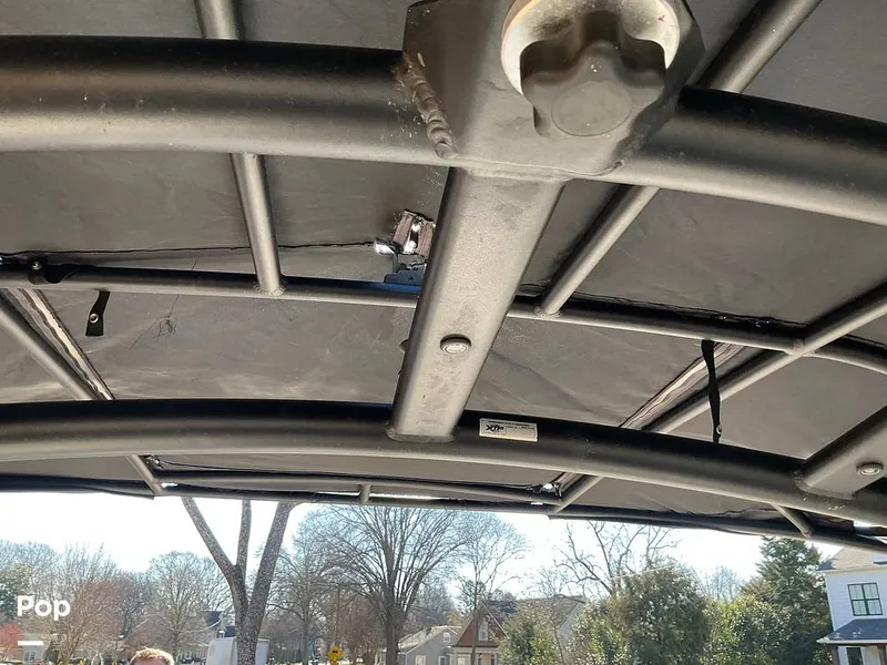 Slide: The Image of Yamaha E-Series 242 Limited 2018 - 15083516