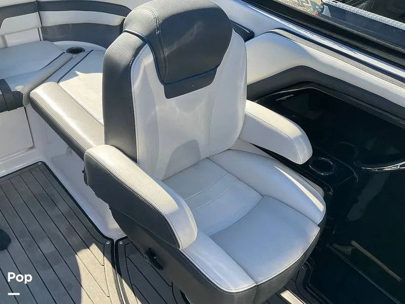 Slide: The Image of Yamaha E-Series 242 Limited 2018 - 15083529