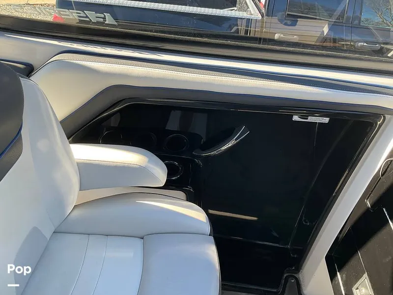 Slide: The Image of Yamaha E-Series 242 Limited 2018 - 15083530