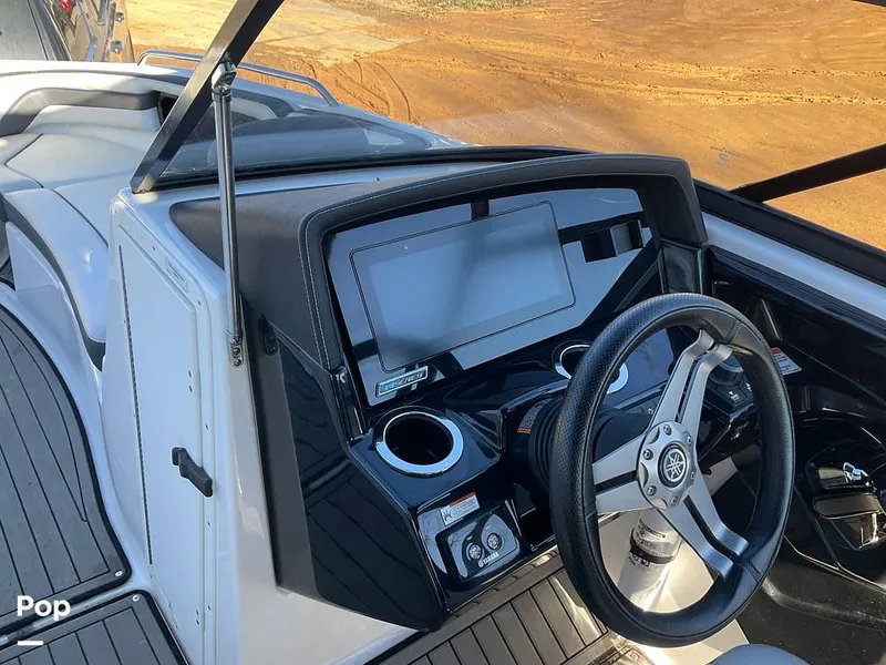 Slide: The Image of Yamaha E-Series 242 Limited 2018 - 15083531