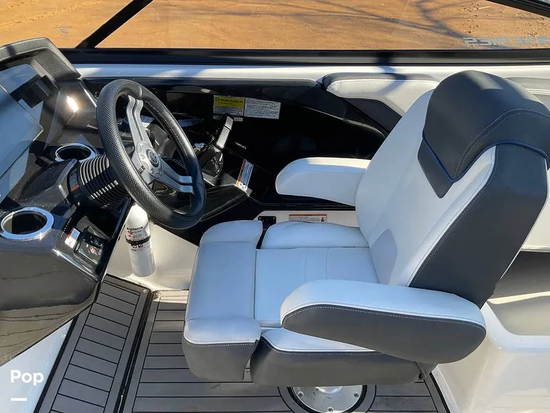 Slide: The Image of Yamaha E-Series 242 Limited 2018 - 15083533