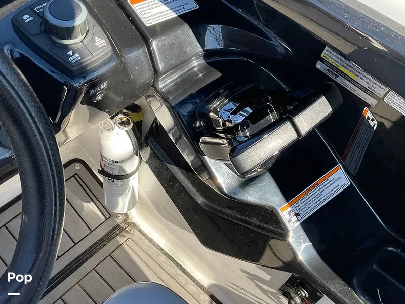 Slide: The Image of Yamaha E-Series 242 Limited 2018 - 15083536