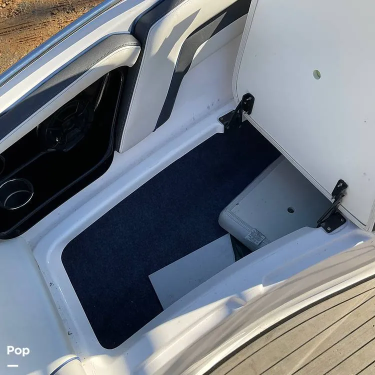 Slide: The Image of Yamaha E-Series 242 Limited 2018 - 15083542