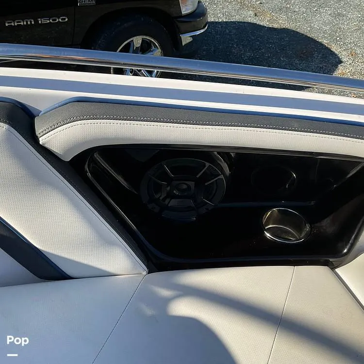 Slide: The Image of Yamaha E-Series 242 Limited 2018 - 15083545