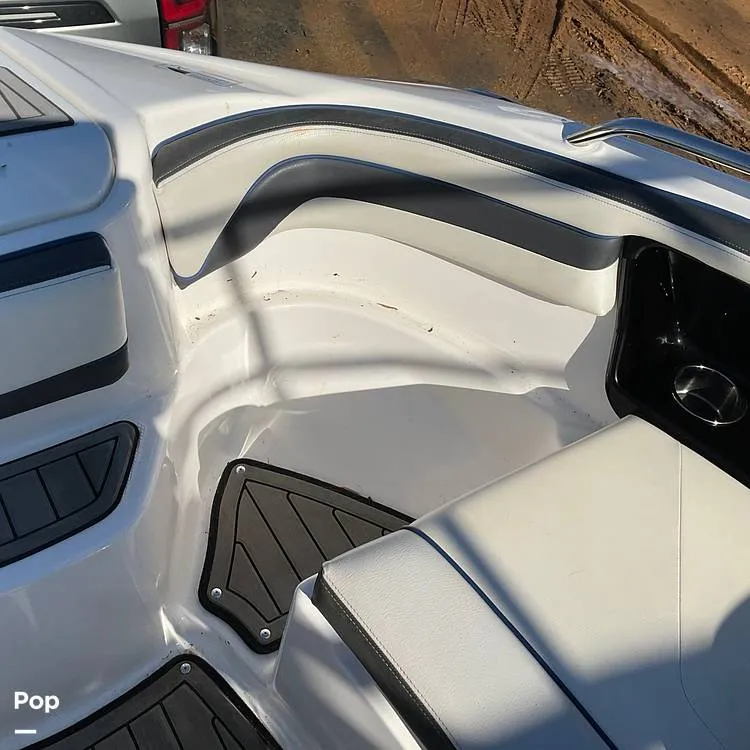 Slide: The Image of Yamaha E-Series 242 Limited 2018 - 15083546