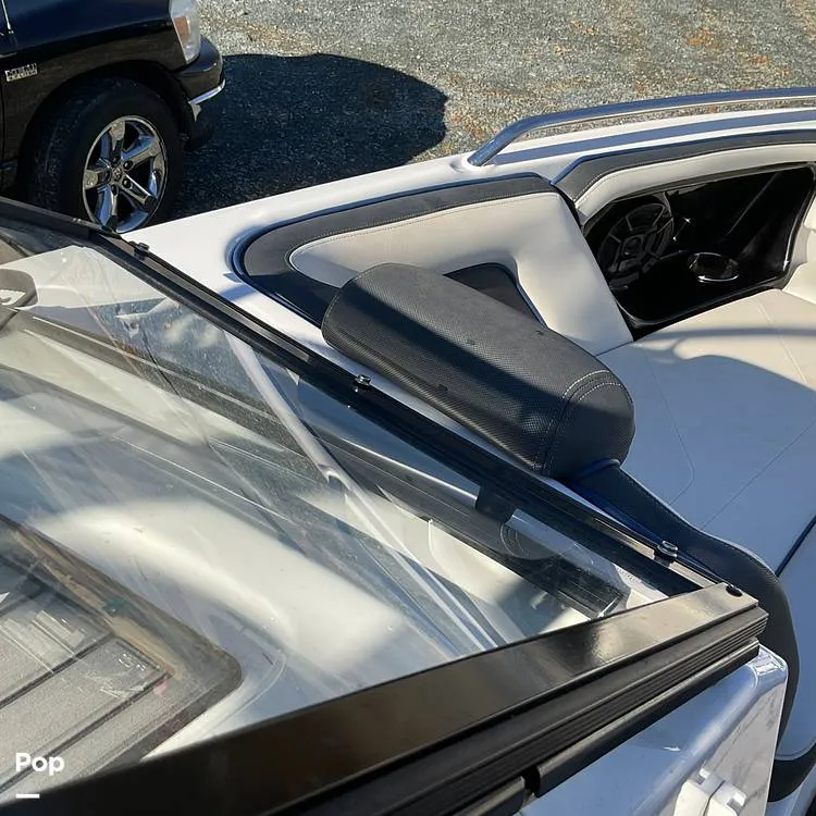 Slide: The Image of Yamaha E-Series 242 Limited 2018 - 15083551