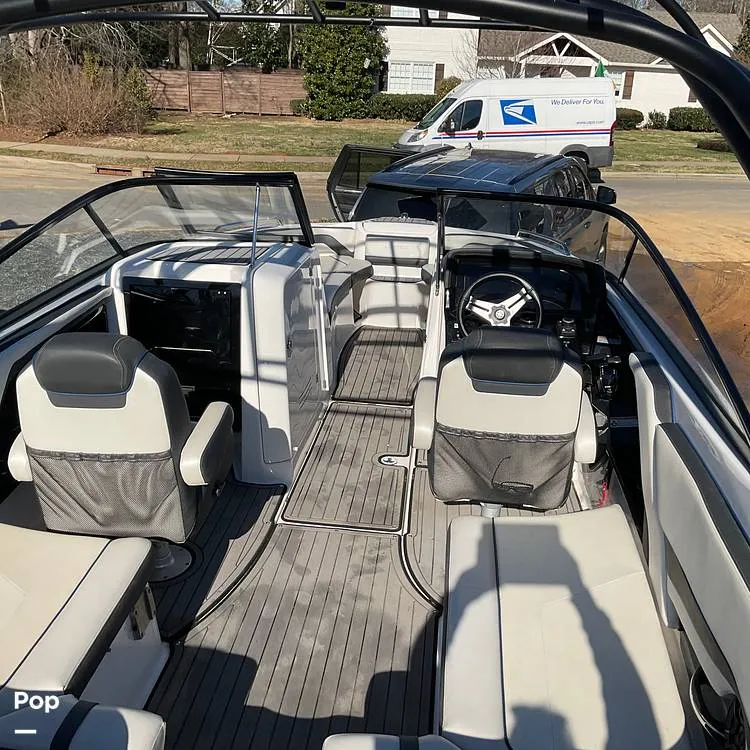 Slide: The Image of Yamaha E-Series 242 Limited 2018 - 15083556