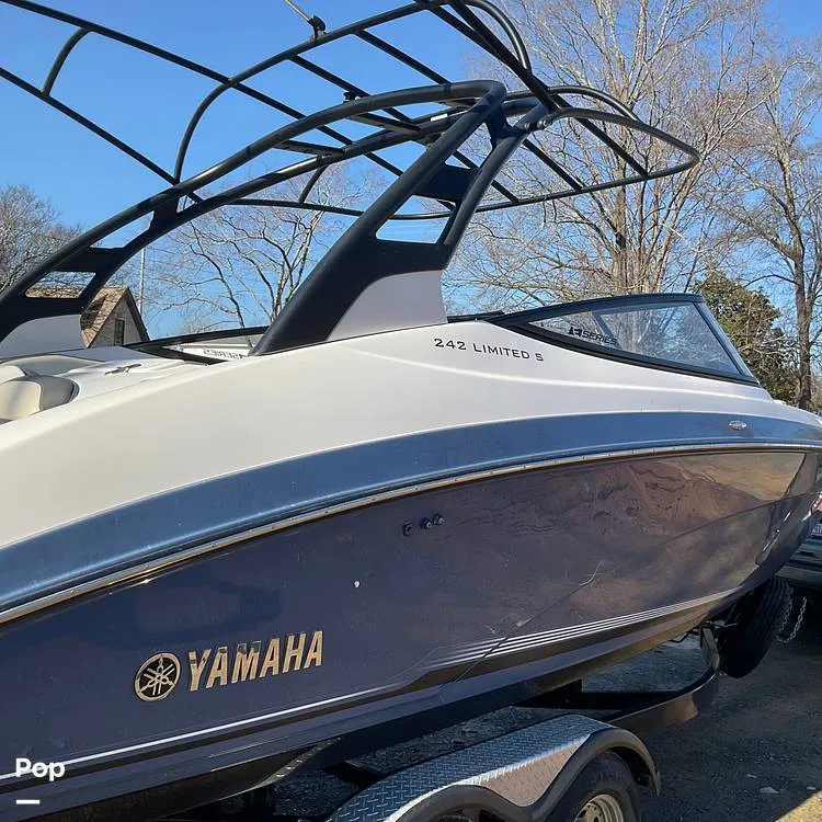 Slide: The Image of Yamaha E-Series 242 Limited 2018 - 15083568