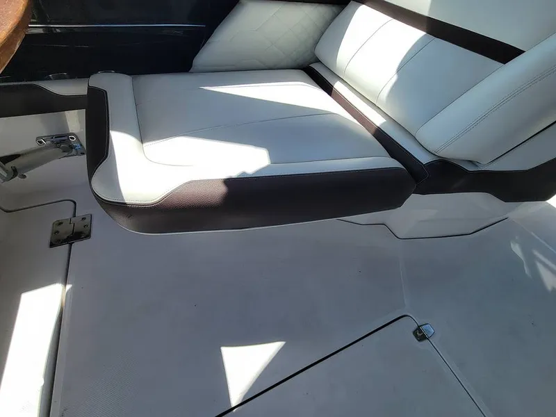 Slide: The Image of Regal 3200 2017 - 16261375