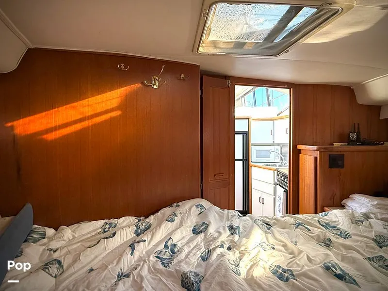 Slide: The Image of Carver Yachts Aft Cabin 350 1993 - 15113158