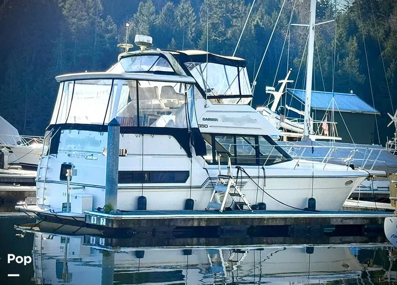 Slide: The Image of Carver Yachts Aft Cabin 350 1993 - 15141575