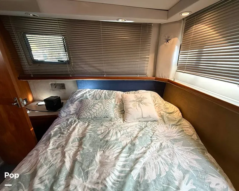 Slide: The Image of Carver Yachts Aft Cabin 350 1993 - 15113061