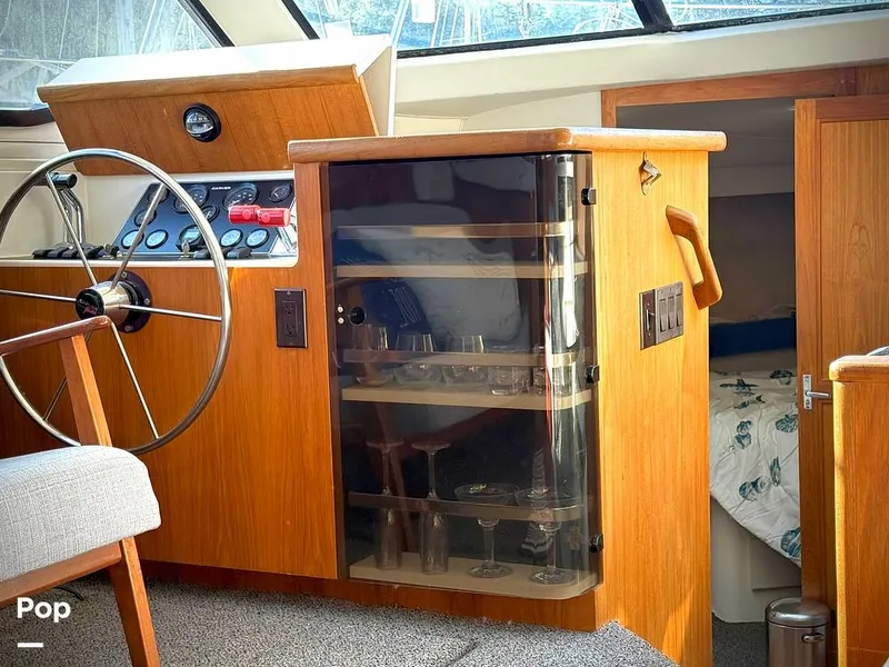 Slide: The Image of Carver Yachts Aft Cabin 350 1993 - 15113070