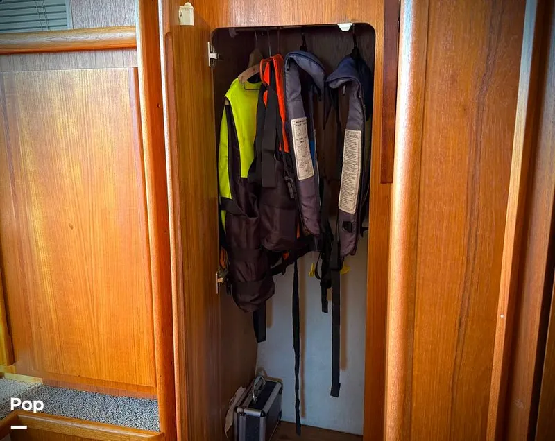 Slide: The Image of Carver Yachts Aft Cabin 350 1993 - 15113088