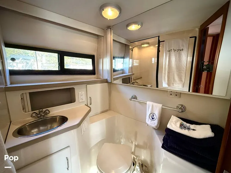 Slide: The Image of Carver Yachts Aft Cabin 350 1993 - 15113099