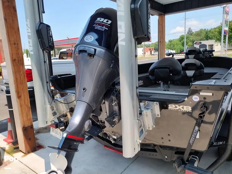 Slide: The Image of Alumacraft Competitor 185 Tiller 2023 - 15046151