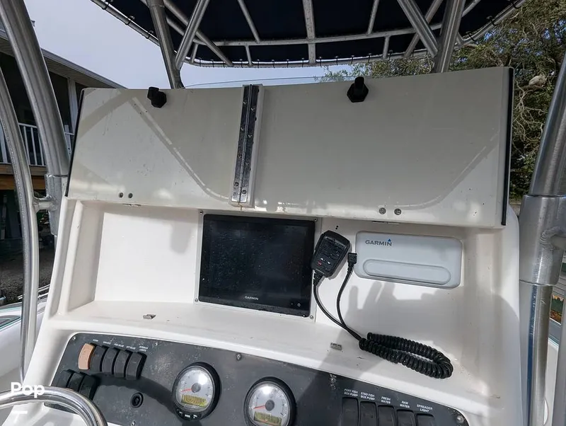 Slide: The Image of Boston Whaler 240 Outrage 2004 - 15025176